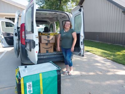 Tipton Times reporter Tara Alumbaugh loads up the newspaper s van to begin delivering Amazon packages to customers in her community. (Photo provided by Trevor Vernon)